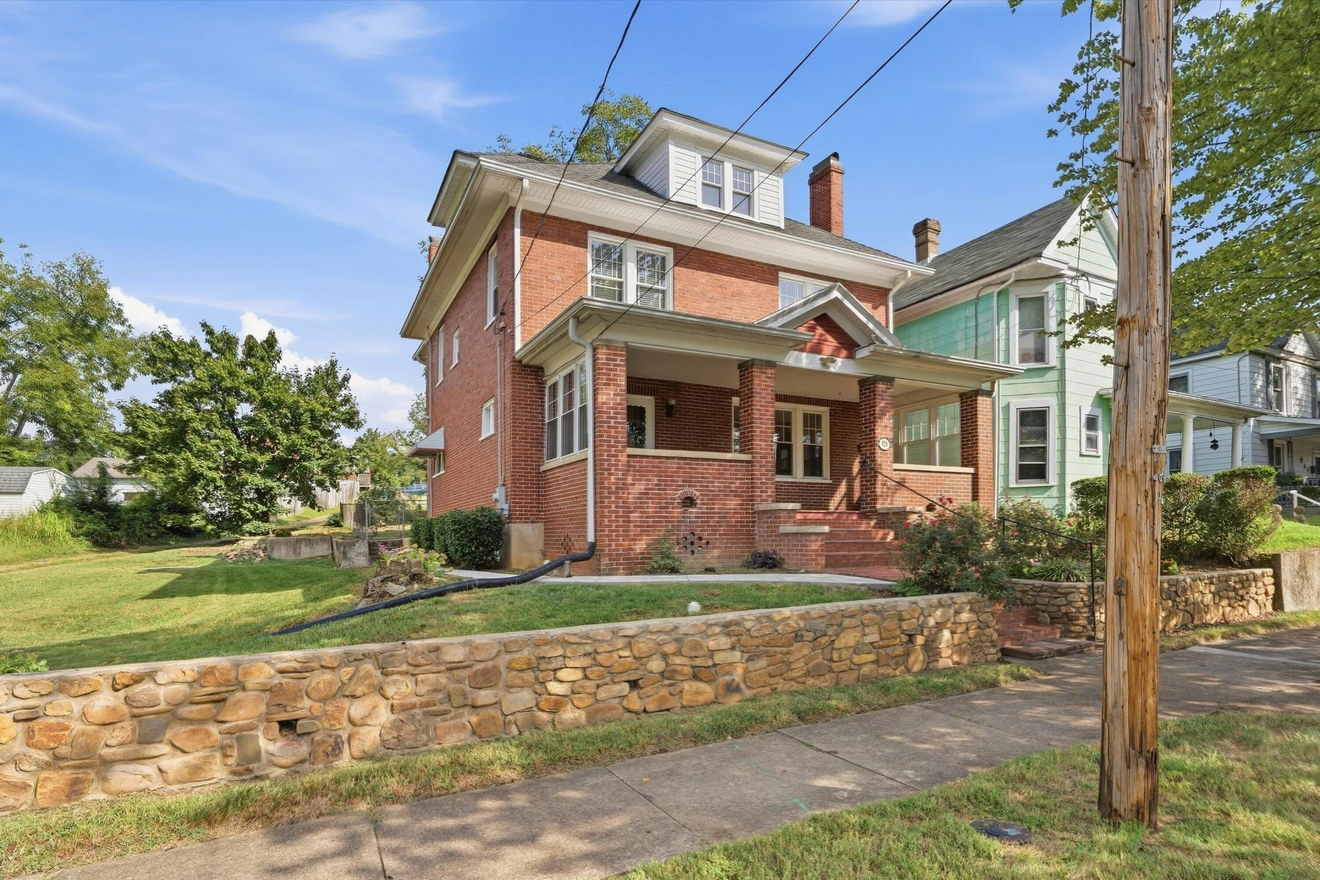 620 Highland AVE SE - Photo 3