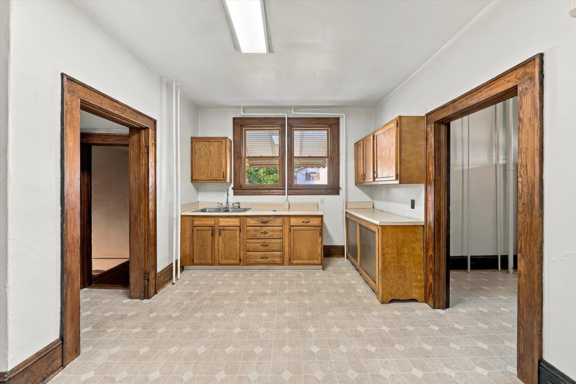620 Highland AVE SE - Photo 10