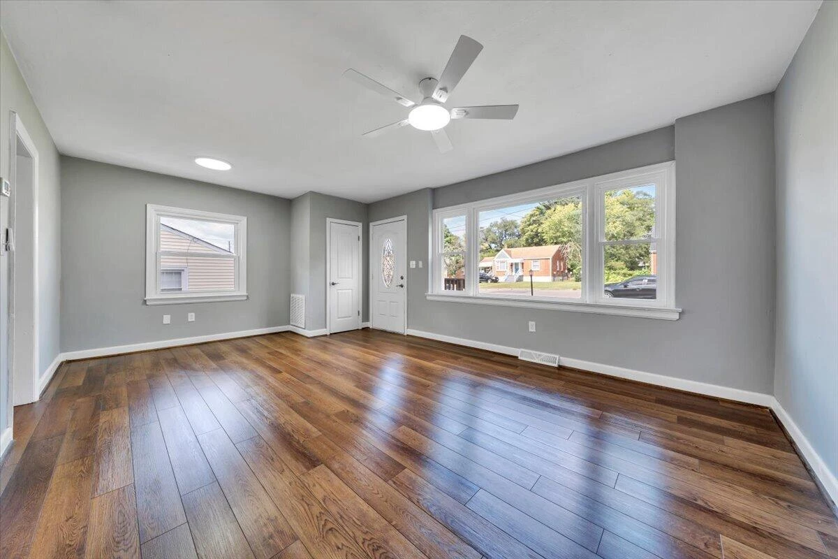 2507 Vancouver DR NW - Photo 9