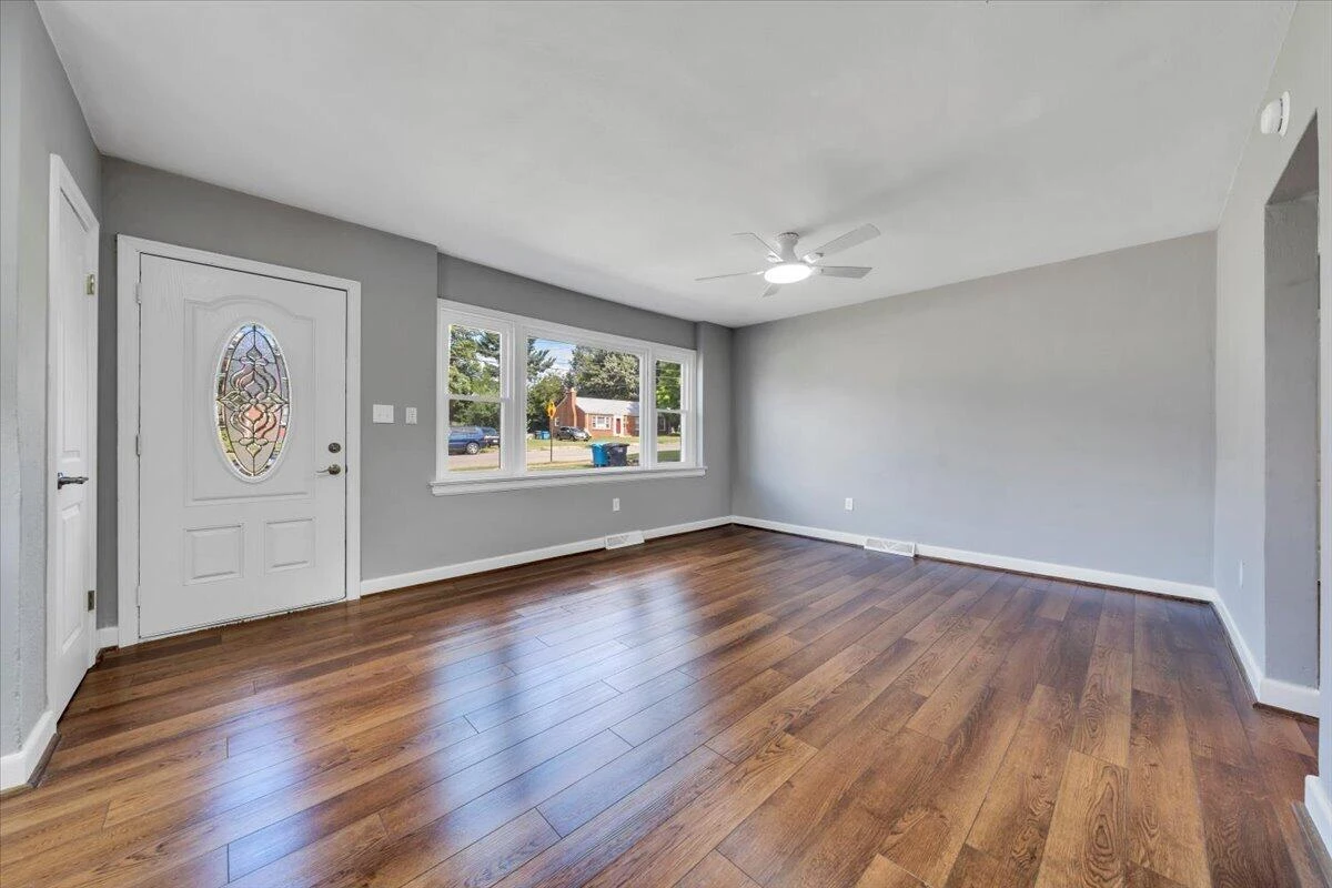 2507 Vancouver DR NW - Photo 12