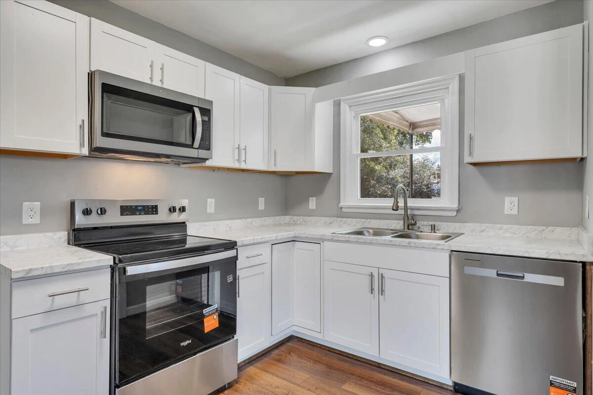2507 Vancouver DR NW - Photo 14