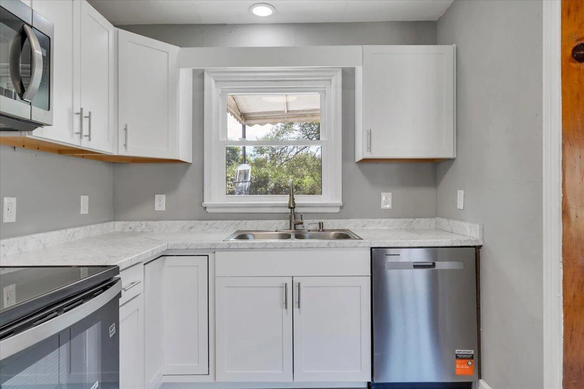 2507 Vancouver DR NW - Photo 15