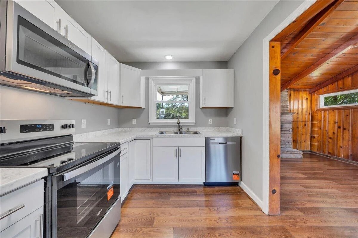 2507 Vancouver DR NW - Photo 16