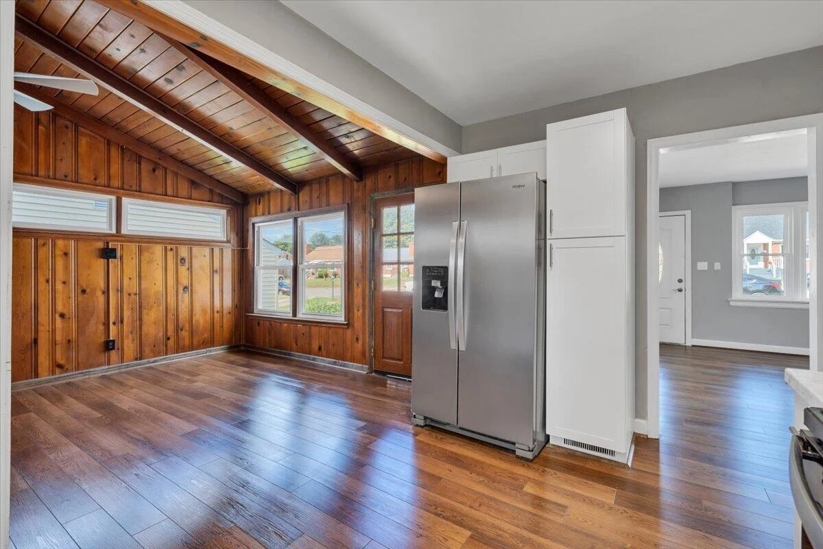 2507 Vancouver DR NW - Photo 17