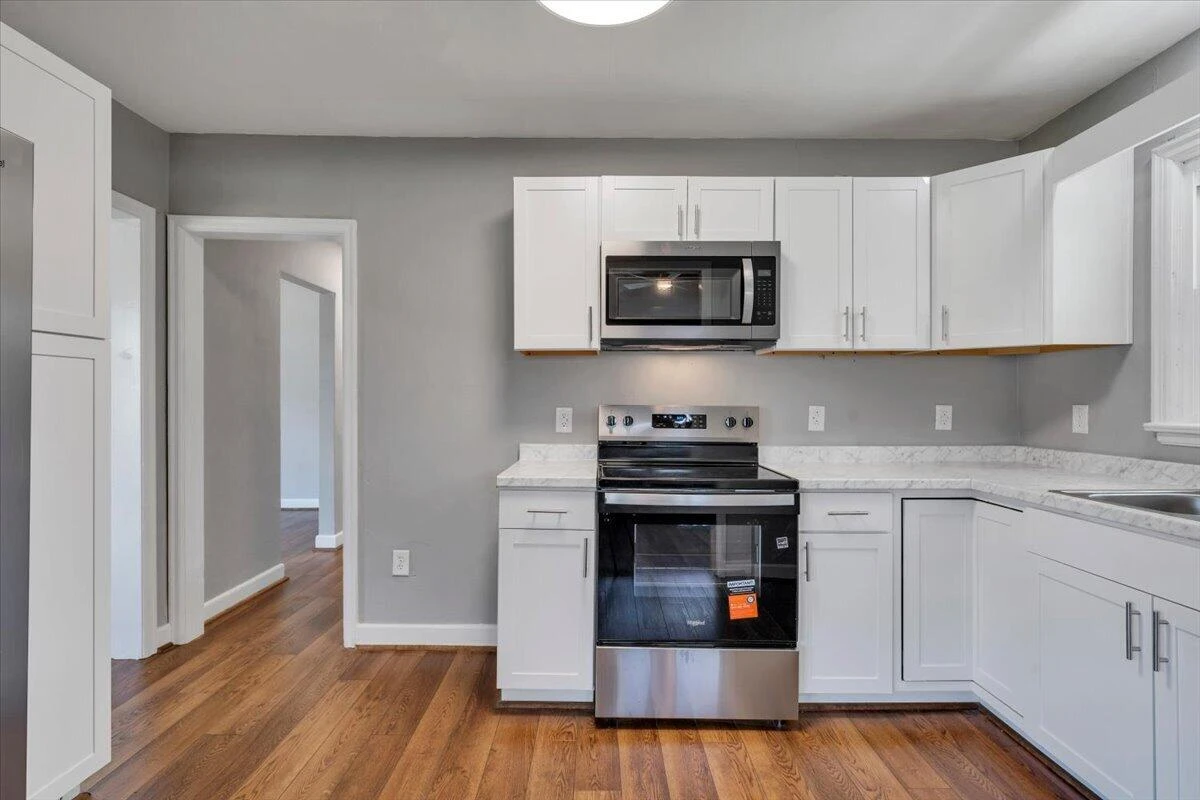2507 Vancouver DR NW - Photo 18