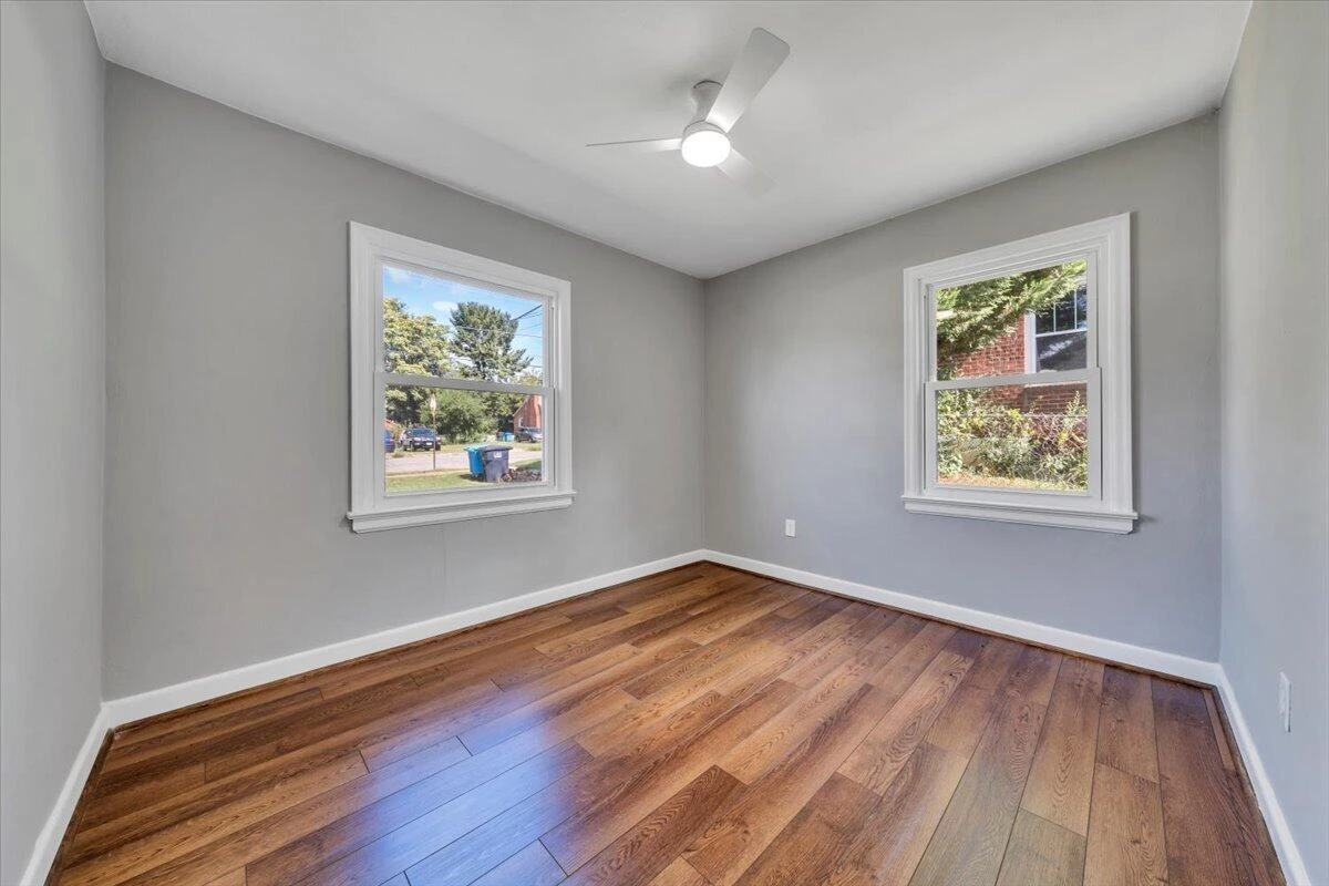 2507 Vancouver DR NW - Photo 26