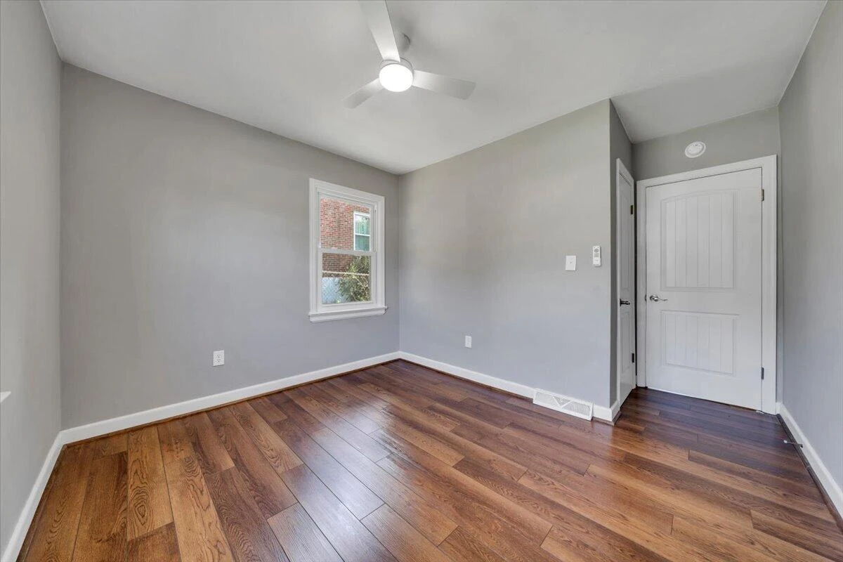 2507 Vancouver DR NW - Photo 27
