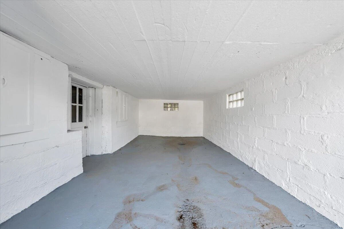 2507 Vancouver DR NW - Photo 31