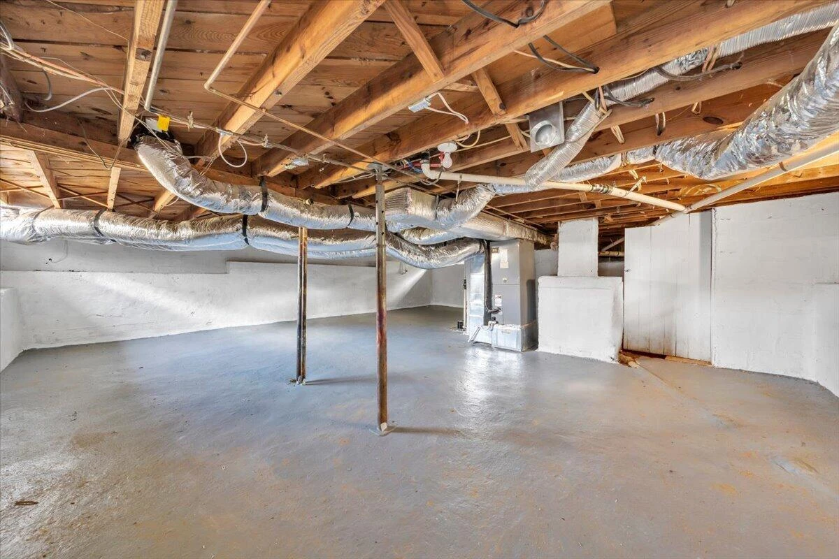 2507 Vancouver DR NW - Photo 32