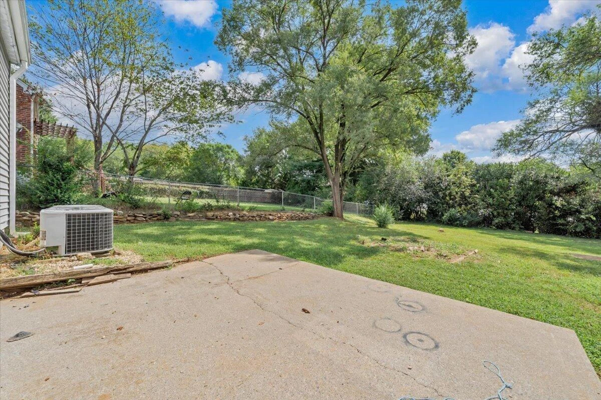 2507 Vancouver DR NW - Photo 40