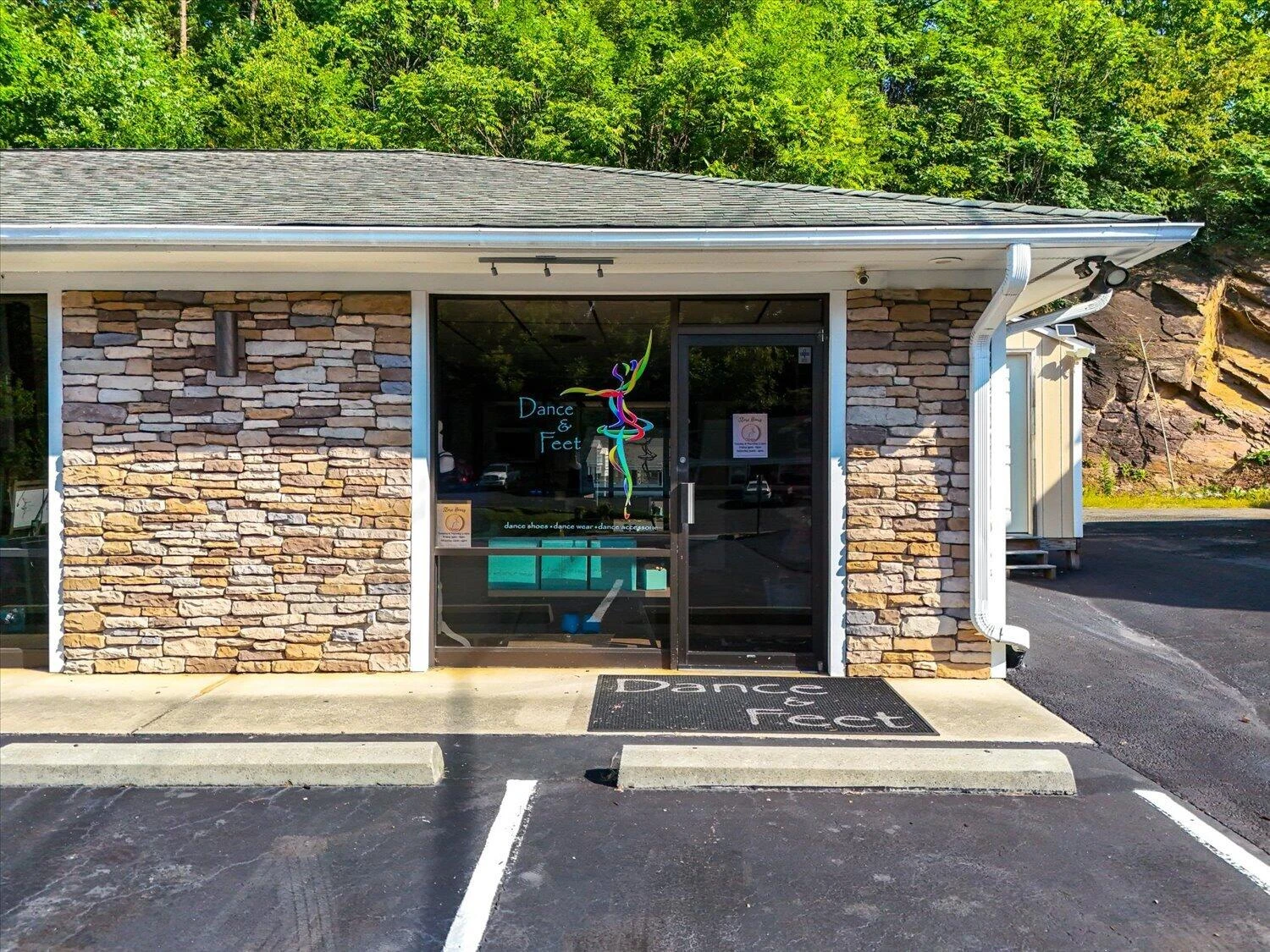 4333 Old Cave Spring RD - Photo 2