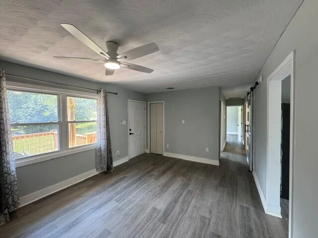 2576 Hill AVE - Photo 2