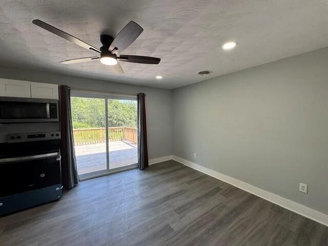 2576 Hill AVE - Photo 4