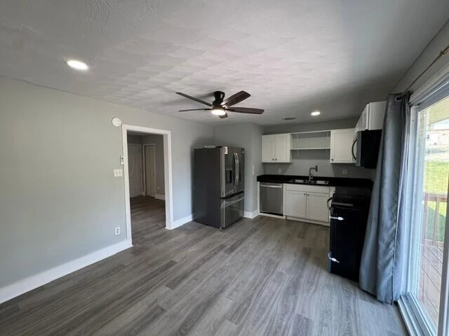 2576 Hill AVE - Photo 7