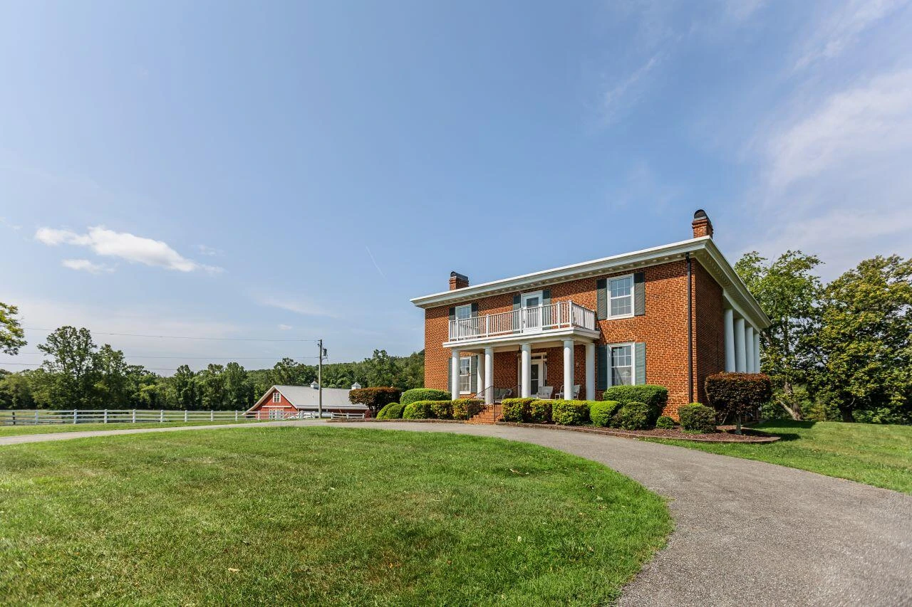 1024 Sunset DR - Photo 6