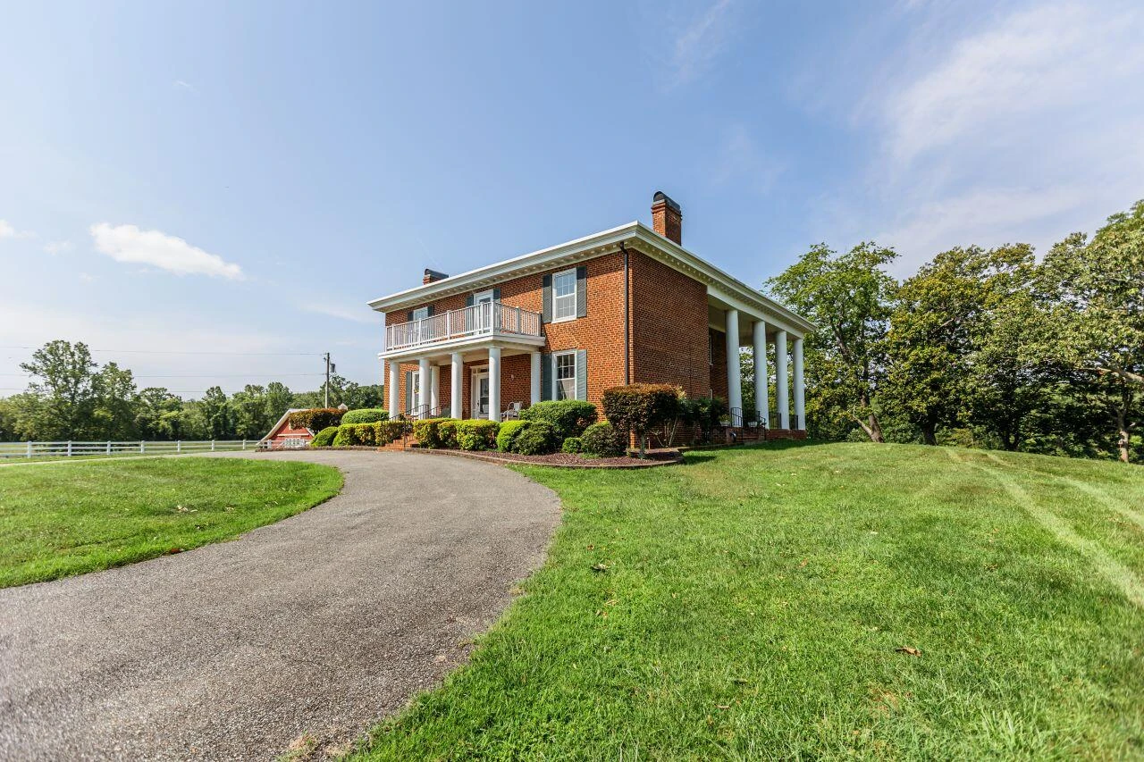 1024 Sunset DR - Photo 8