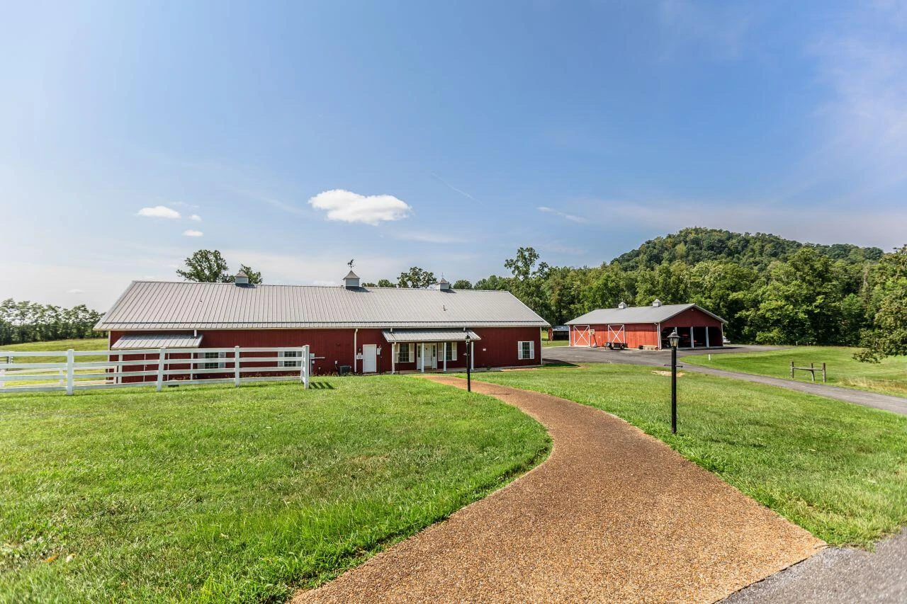 1024 Sunset DR - Photo 13