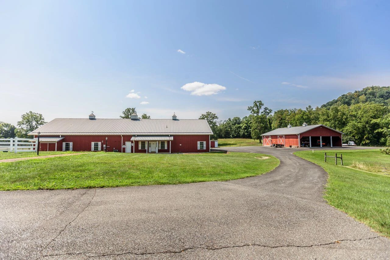 1024 Sunset DR - Photo 15