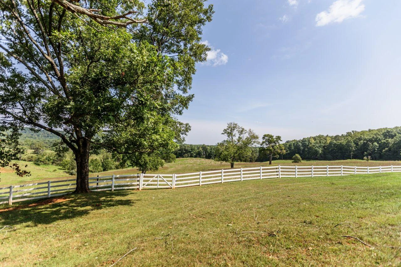 1024 Sunset DR - Photo 17