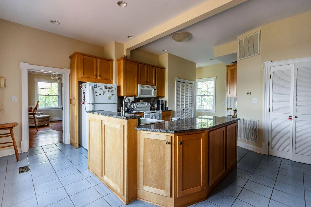 1024 Sunset DR - Photo 29