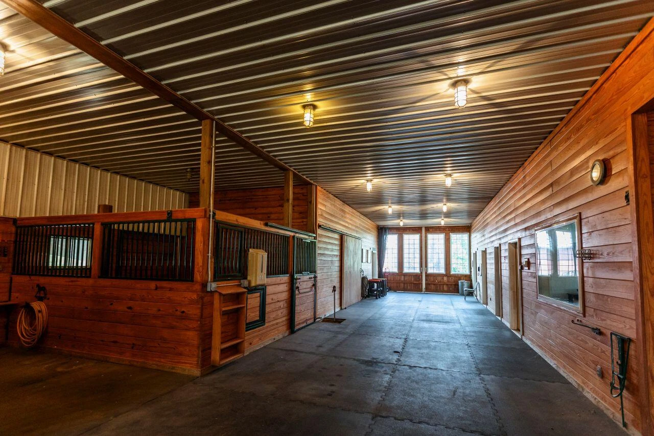 1024 Sunset DR - Photo 63