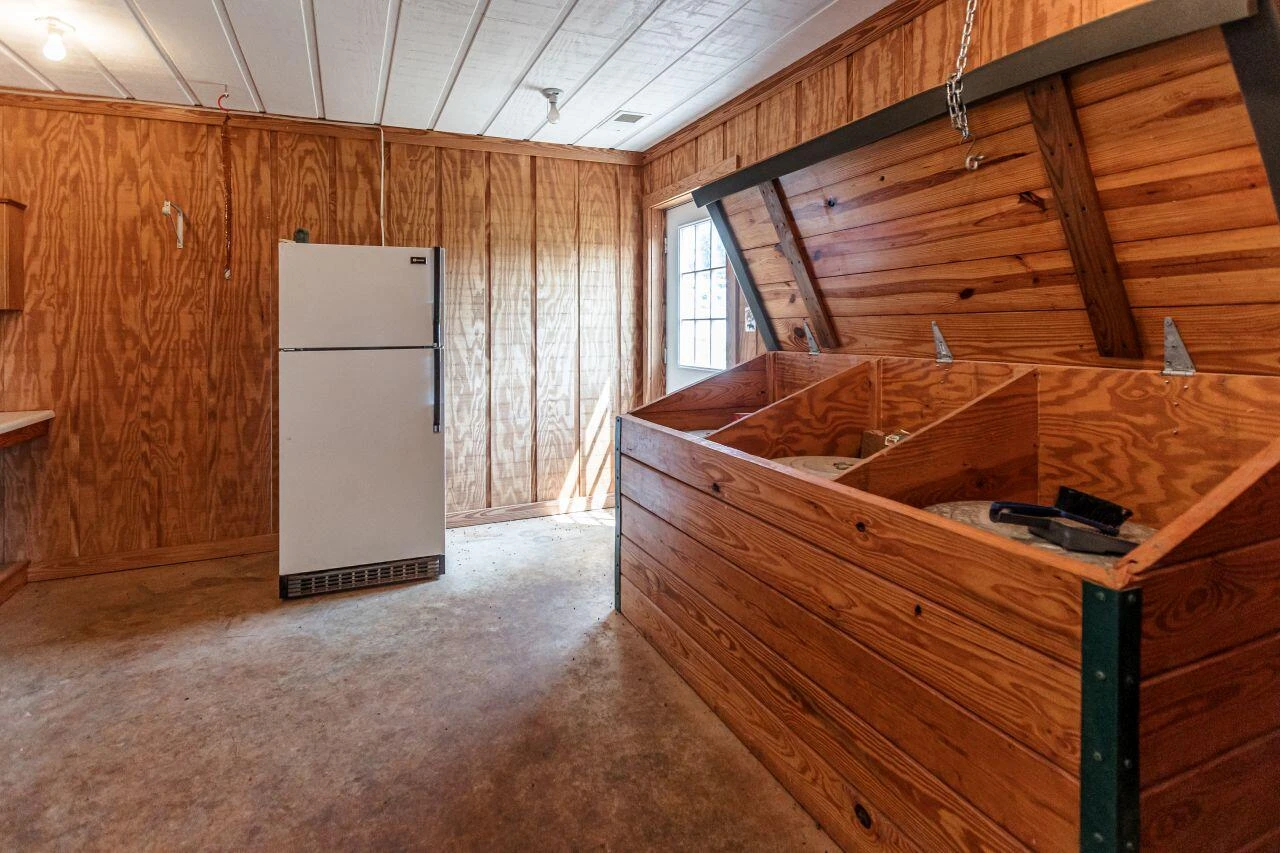 1024 Sunset DR - Photo 68