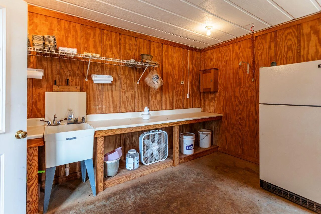 1024 Sunset DR - Photo 69