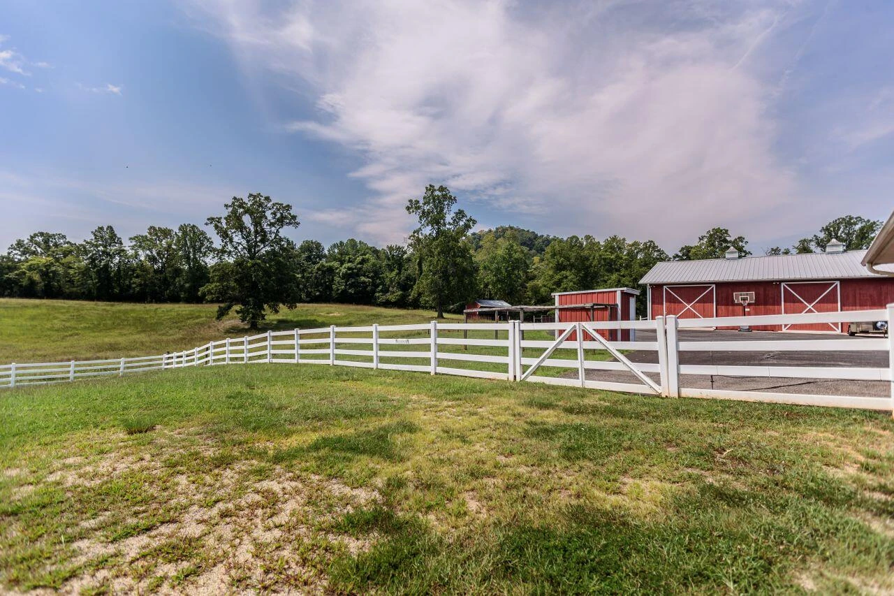 1024 Sunset DR - Photo 90