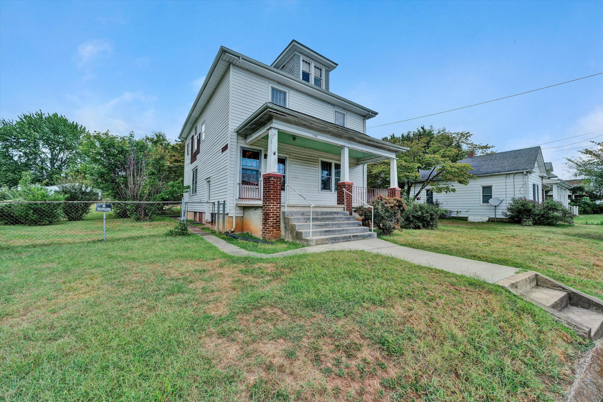 1118 Morton AVE SE - Photo 2