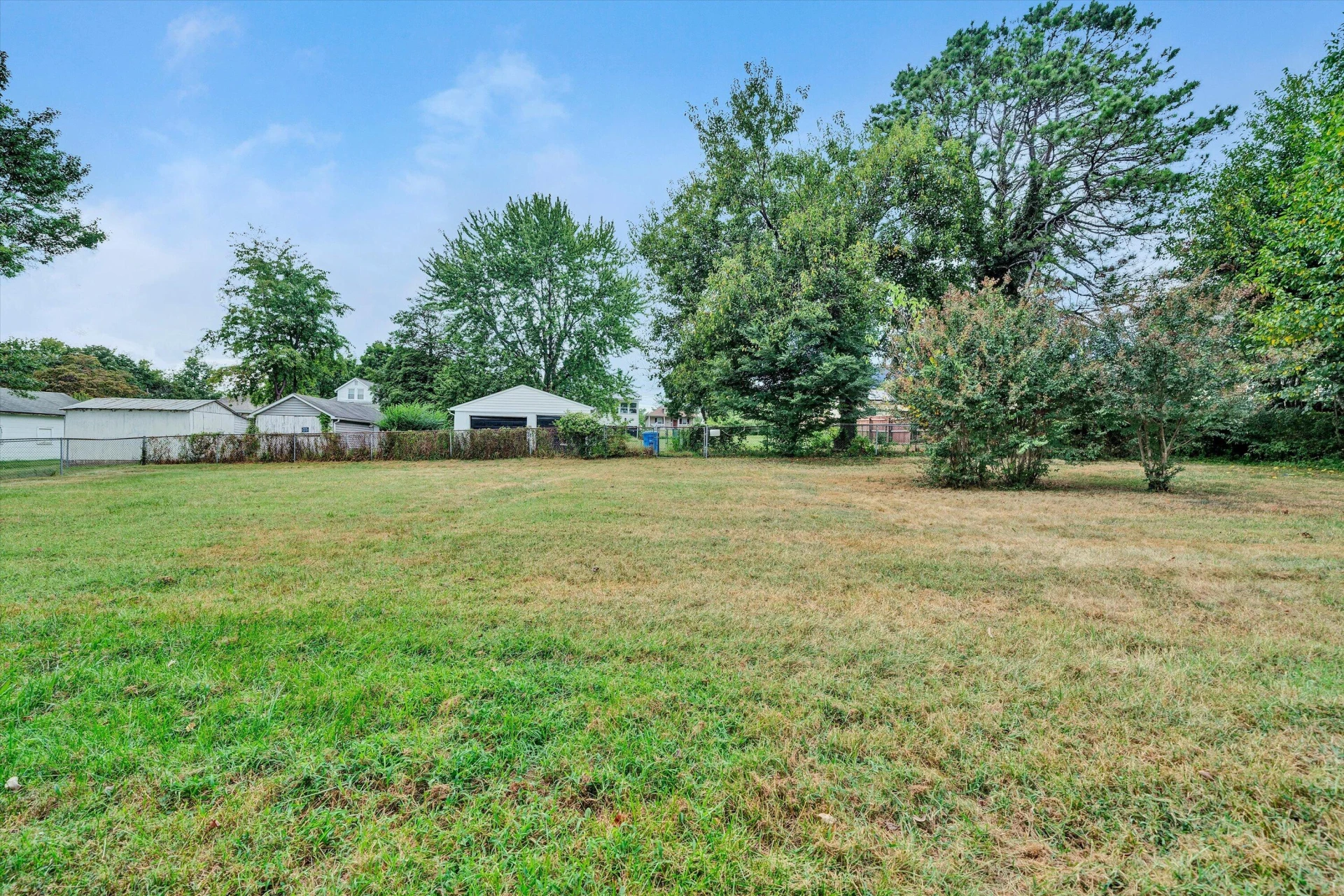 1118 Morton AVE SE - Photo 3