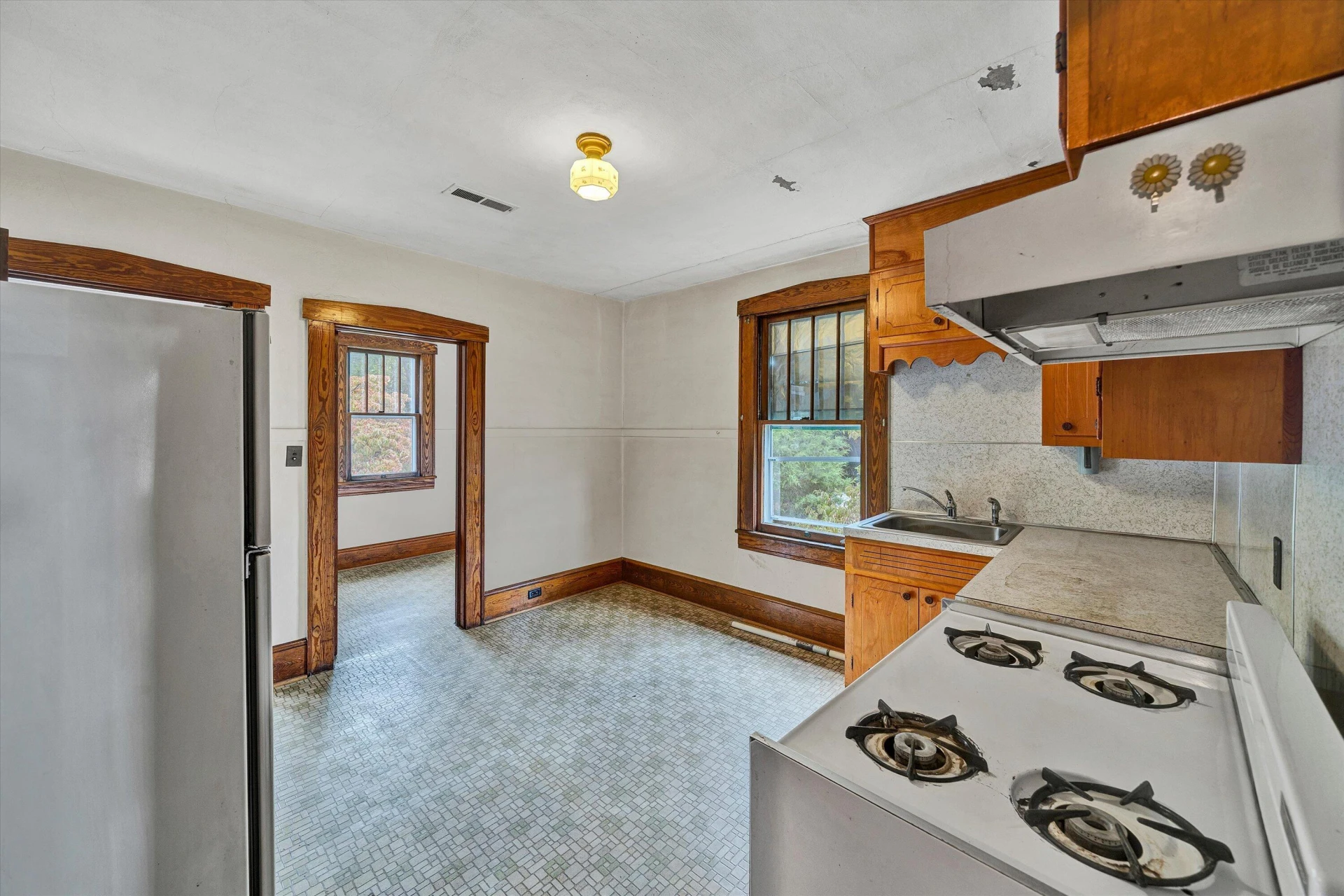 1118 Morton AVE SE - Photo 5