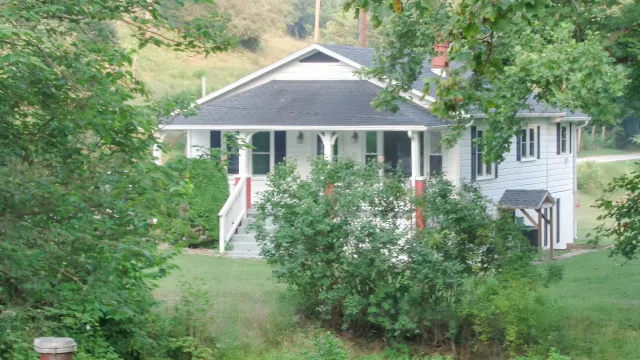 42 Powell RD, Buchanan, VA, 24066