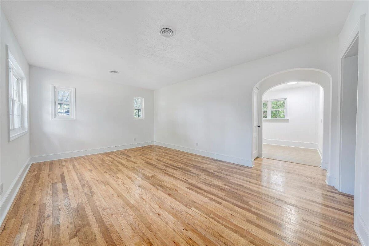 323 Whittaker AVE NE - Photo 3