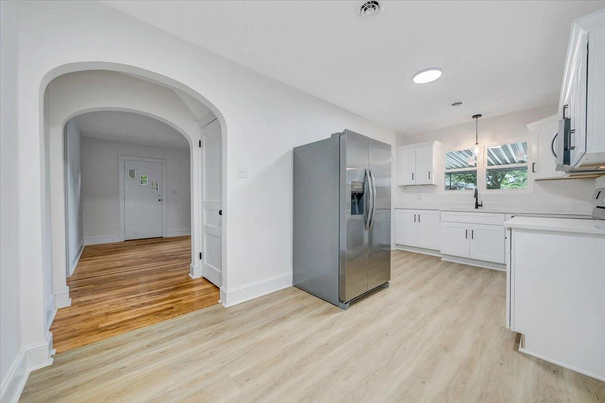 323 Whittaker AVE NE - Photo 4