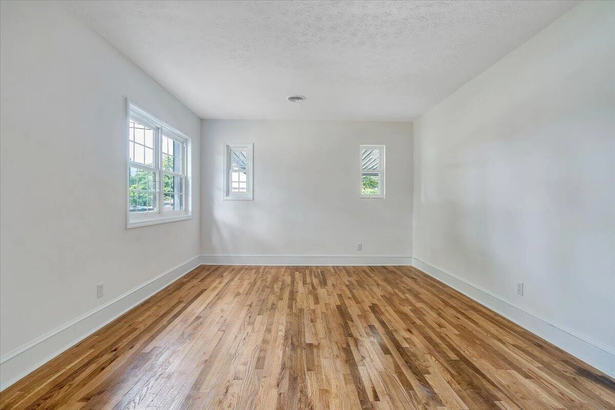 323 Whittaker AVE NE - Photo 9