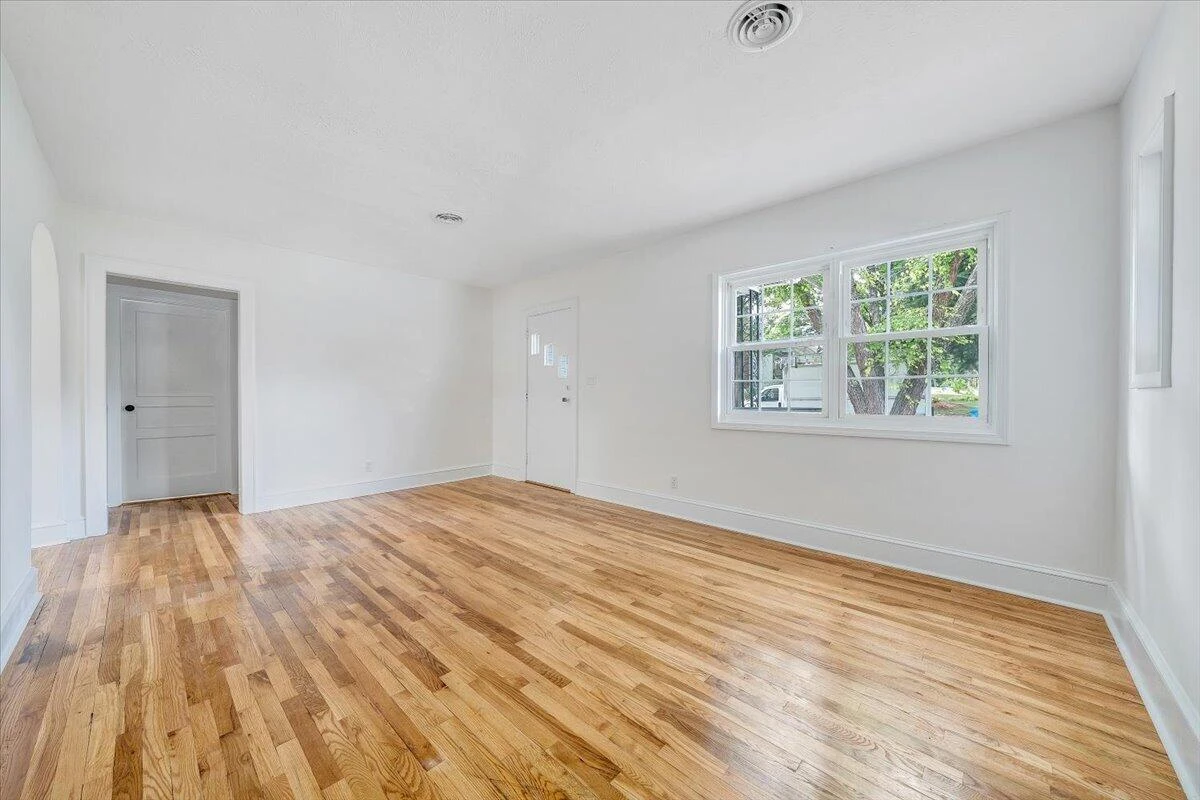 323 Whittaker AVE NE - Photo 11