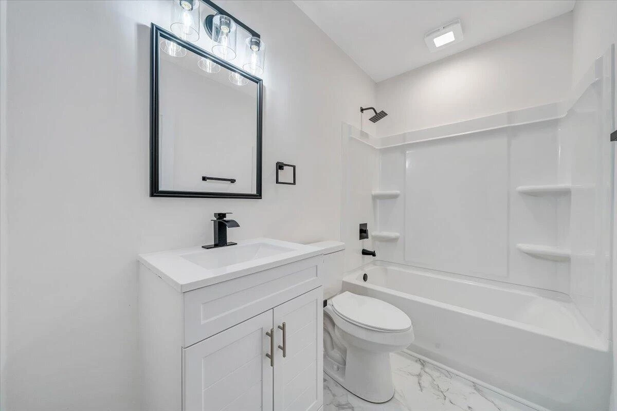 323 Whittaker AVE NE - Photo 17