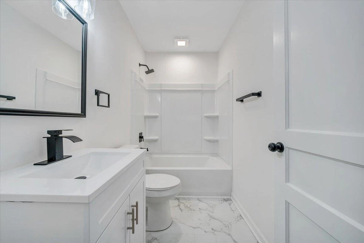 323 Whittaker AVE NE - Photo 18