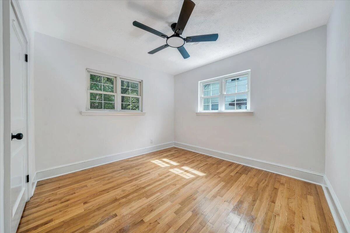 323 Whittaker AVE NE - Photo 19