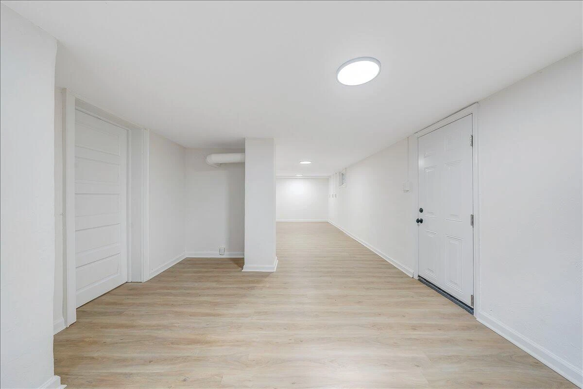 323 Whittaker AVE NE - Photo 20