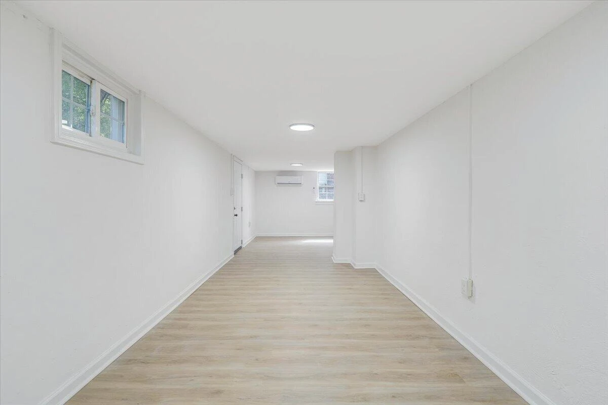 323 Whittaker AVE NE - Photo 21