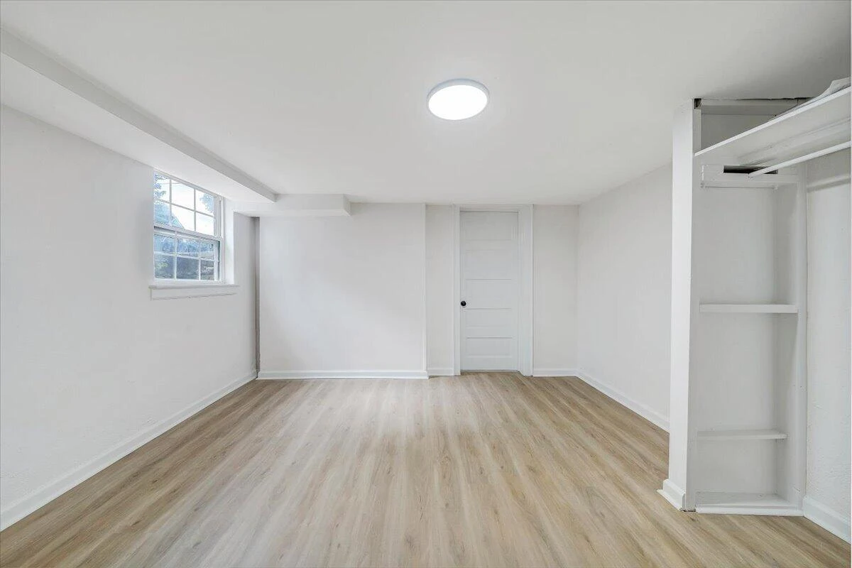 323 Whittaker AVE NE - Photo 24