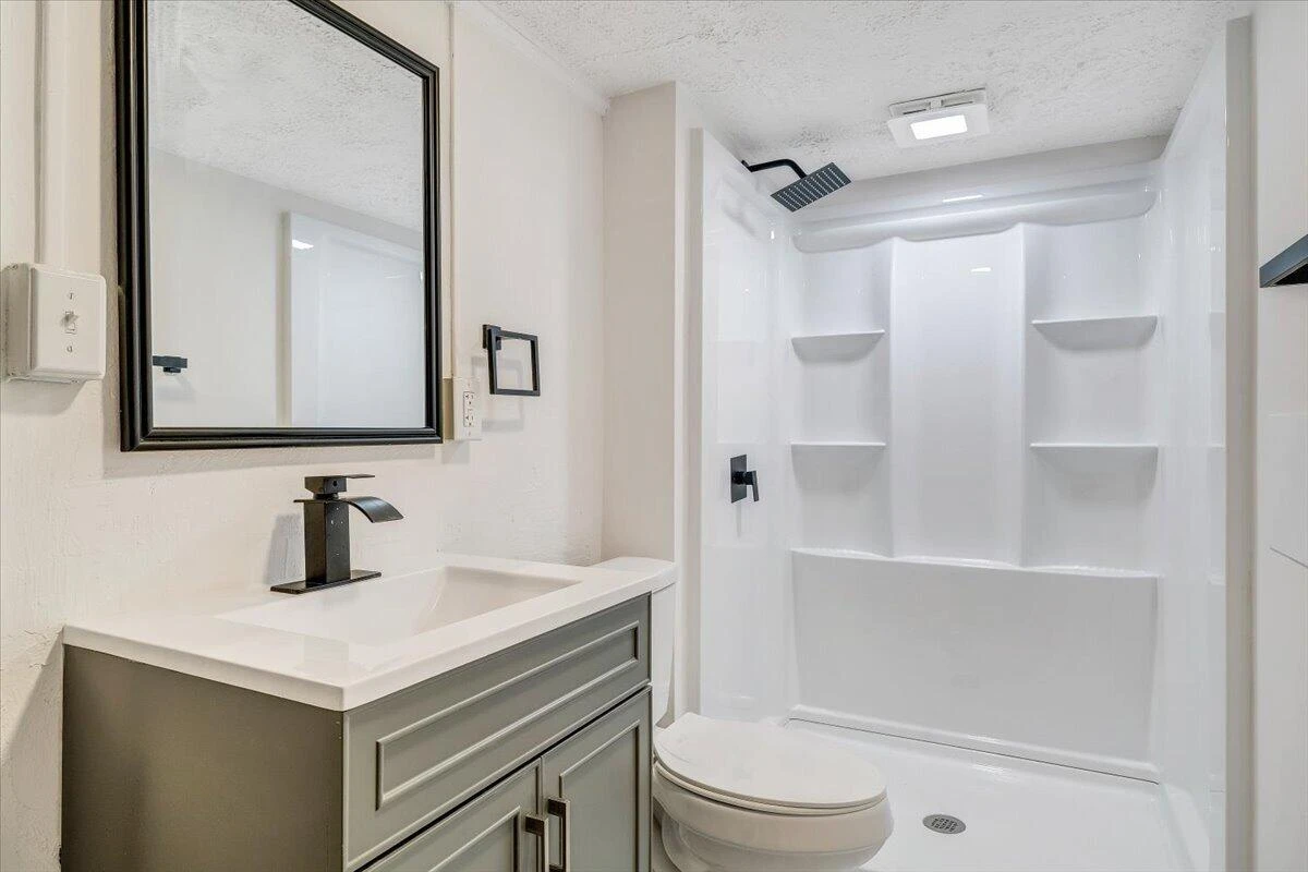 323 Whittaker AVE NE - Photo 26