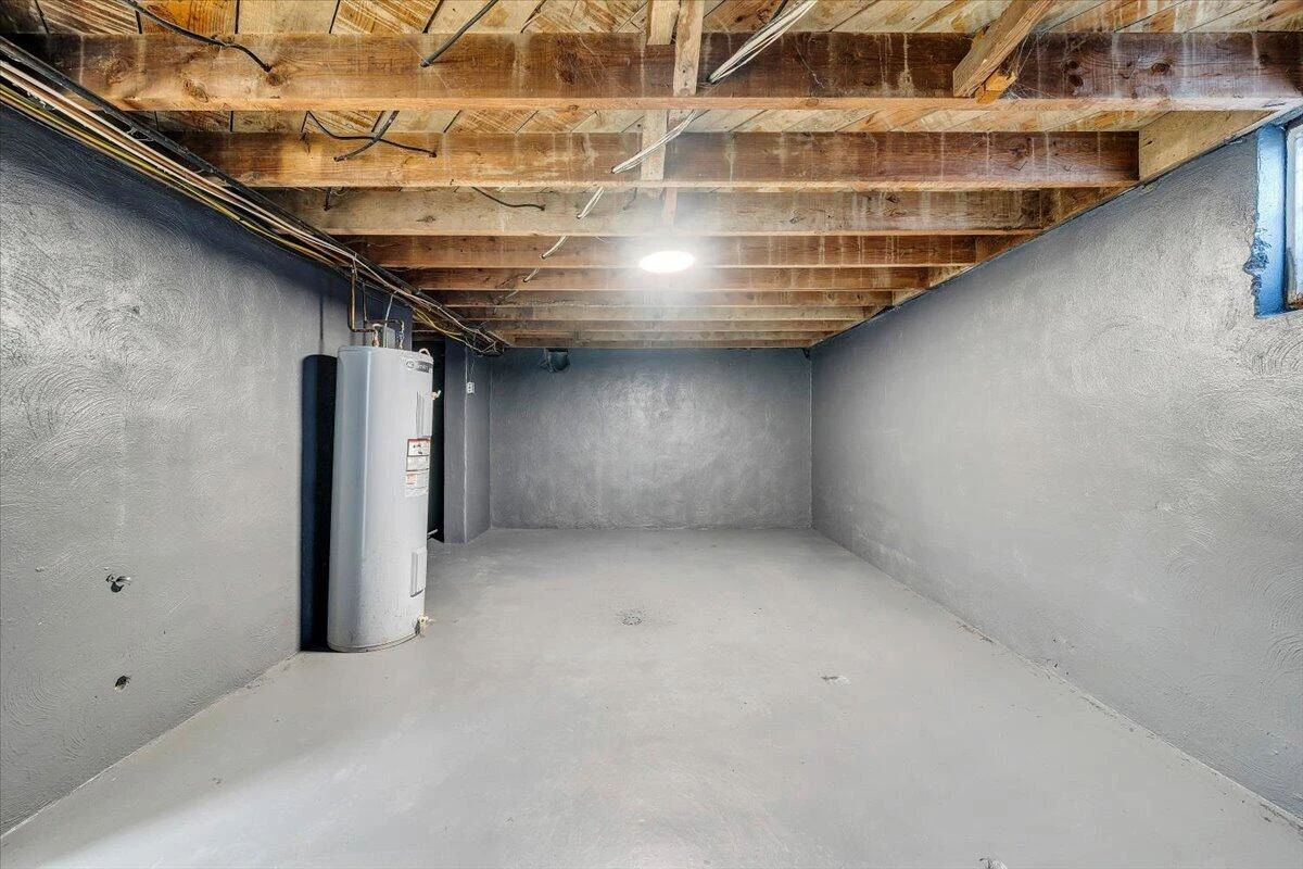 323 Whittaker AVE NE - Photo 27