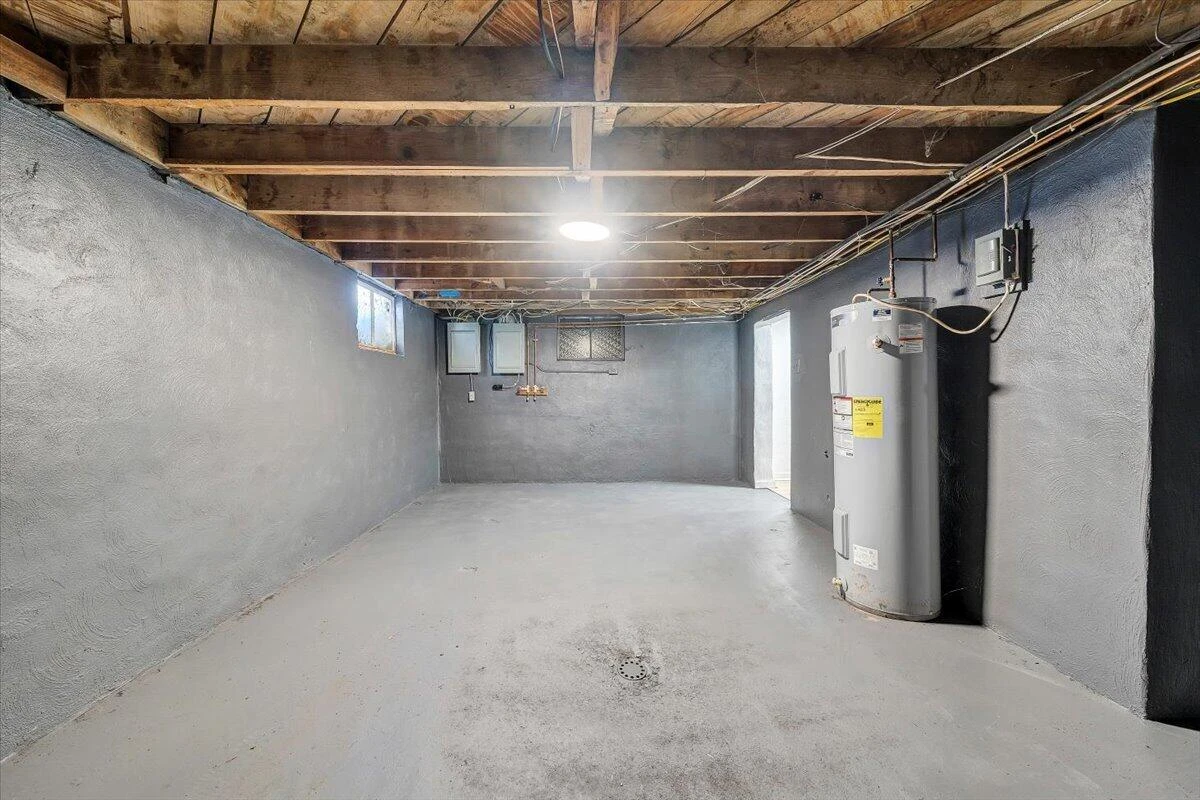 323 Whittaker AVE NE - Photo 28