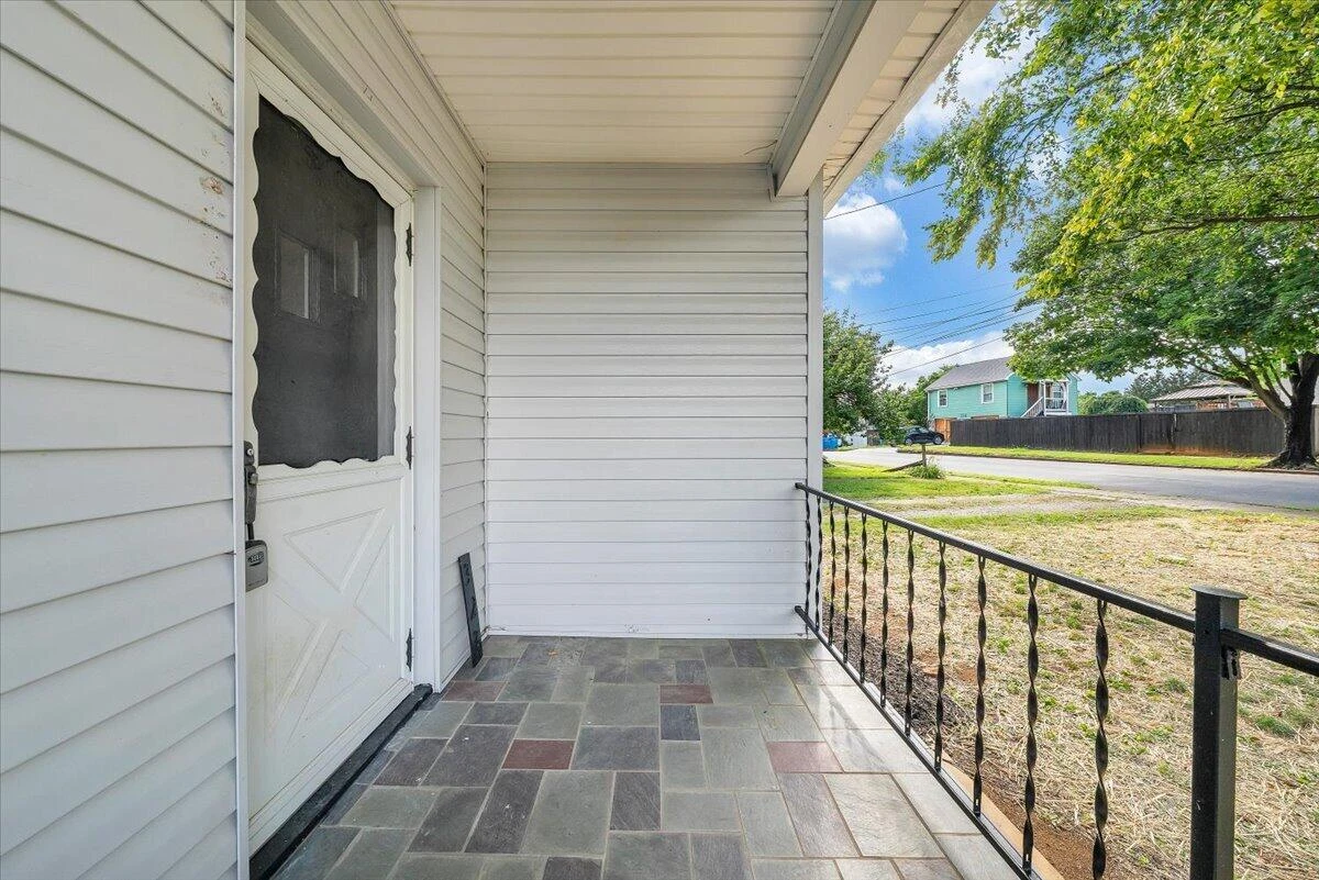 323 Whittaker AVE NE - Photo 29