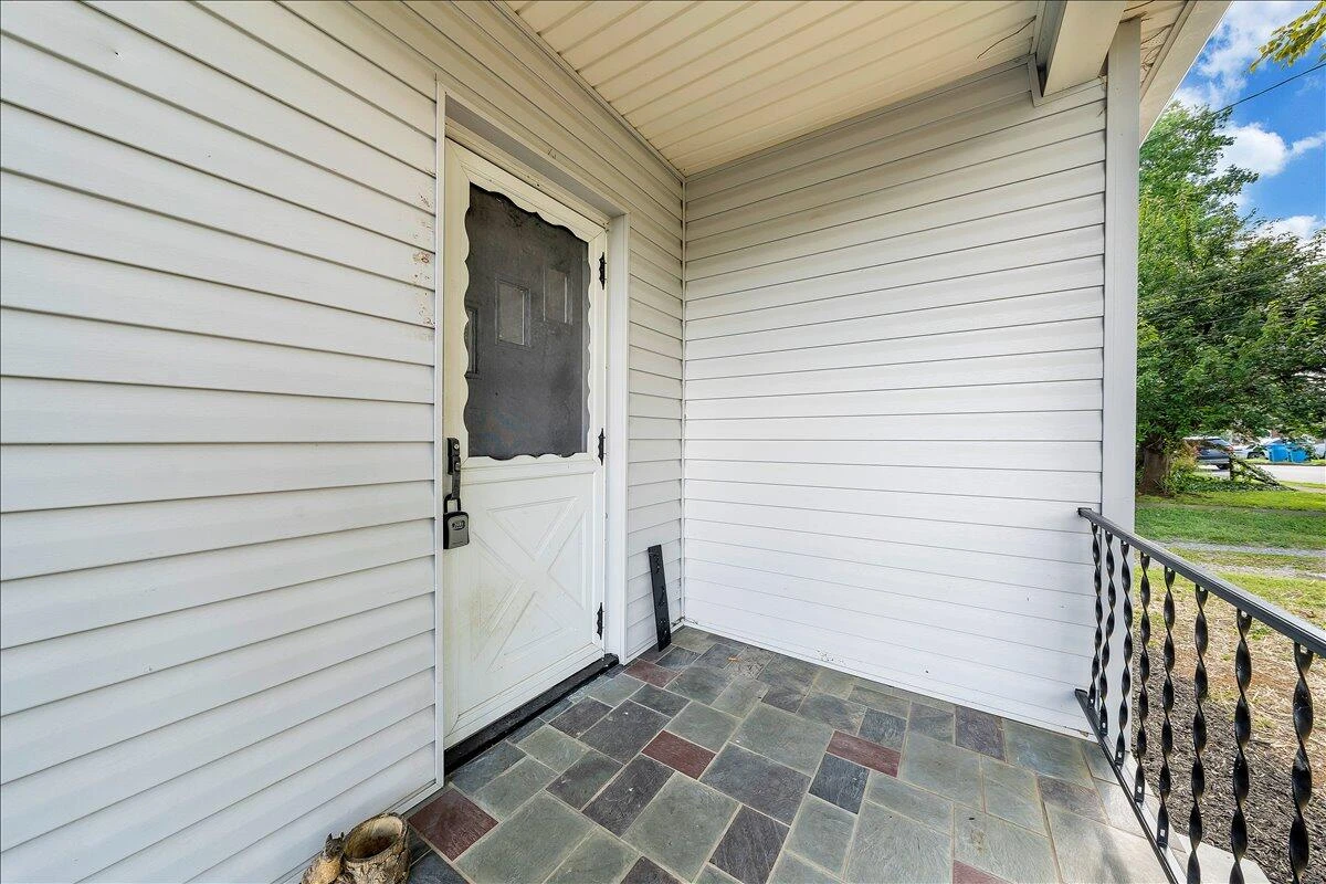 323 Whittaker AVE NE - Photo 30