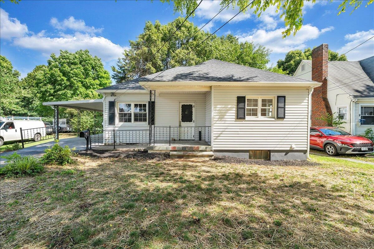 323 Whittaker AVE NE - Photo 33