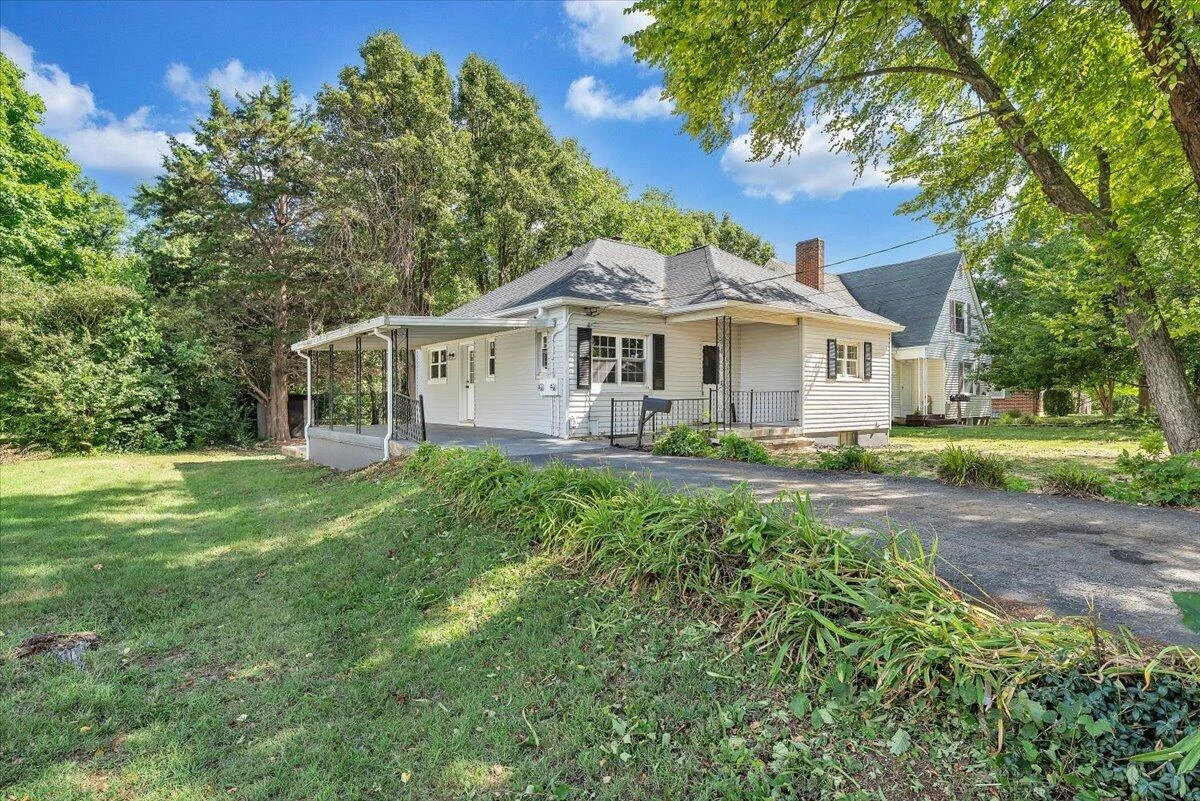323 Whittaker AVE NE - Photo 34