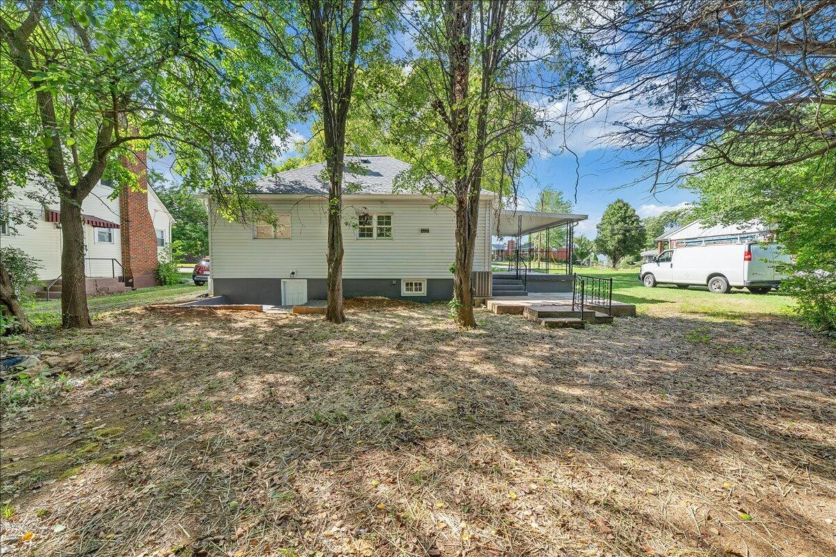 323 Whittaker AVE NE - Photo 35